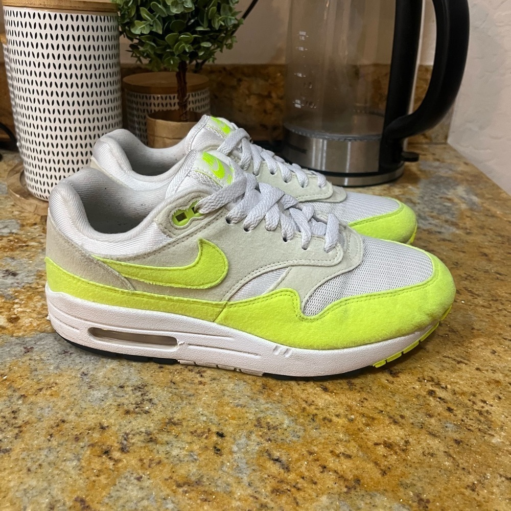 Nike Air Max 1 '87‎ Volt Suede size 7.5